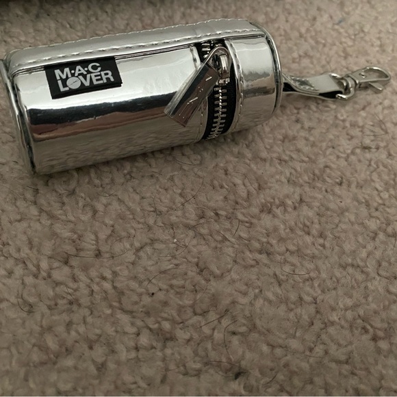 MAc Lovers Lipstick Case - Picture 1 of 6